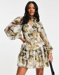 ASOS DESIGN langærmet - Langærmet minikjole med sløjfe og rara-nederdel i blandet print på tilbud til 214,5 kr. hos Asos