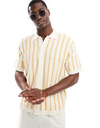 Jack & Jones - Strikket, oversized skjorte med orange striber på tilbud til 459 kr. hos Asos