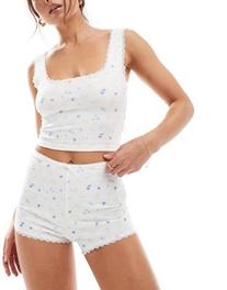 Cotton On - Ribstrikket pyjamastop med blonder og småblomstret print i blå på tilbud til 159 kr. hos Asos