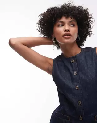 Topshop - Rå indigoblå habitvest i denim med høj hals på tilbud til 292 kr. hos Asos