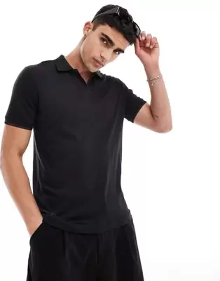 Calvin Klein - Sort poloskjorte med åben knapstolpe på tilbud til 386 kr. hos Asos