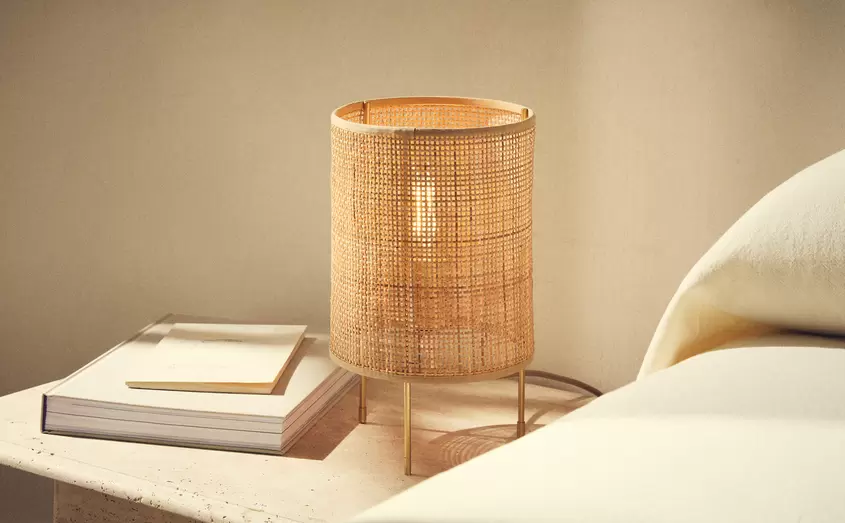 BORDLAMPE I RATTAN på tilbud til 199 kr. hos Zara Home