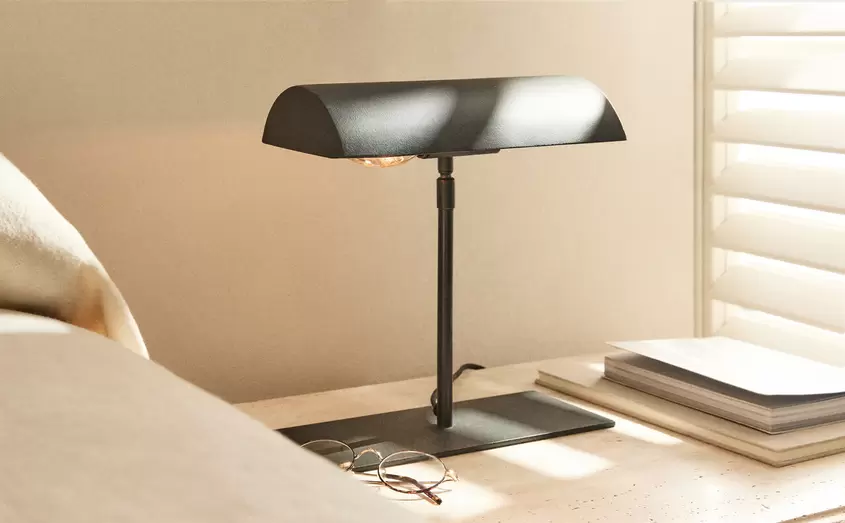 LAV BORDLAMPE på tilbud til 499 kr. hos Zara Home