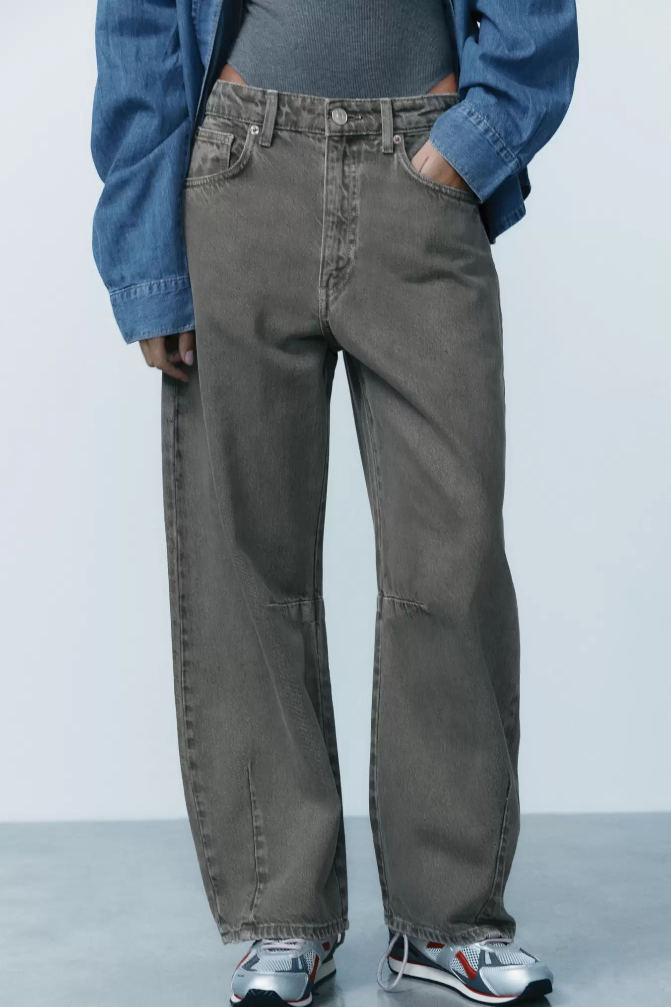 MID-RISE, BAGGY BALLONJEANS på tilbud til 299 kr. hos ZARA