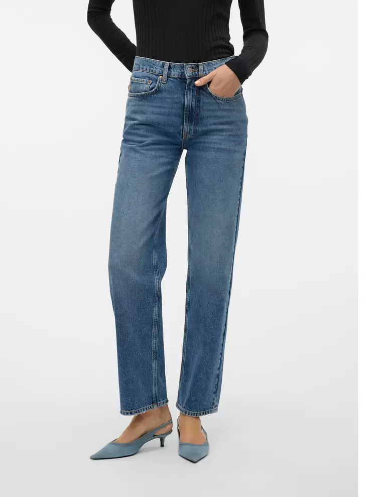 VMVALERIE Mid rise Relaxed fit Jeans på tilbud til 449,95 kr. hos Vero Moda