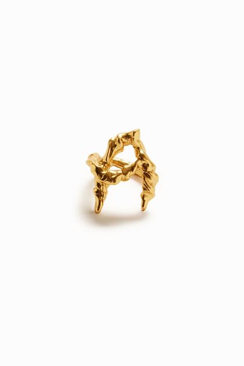 New collection Zalio gold plated letter A ring på tilbud til 1099 kr. hos Desigual