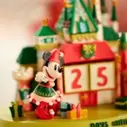 Mickey Mouse and Minnie Mouse Festive Fantasyland Castle Countdown Calendar Figure på tilbud til 41,25 kr. hos Disney