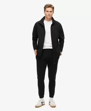 Tech joggers med konisk design på tilbud til 699 kr. hos Superdry