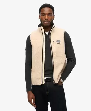 Outdoor fleecevest på tilbud til 799 kr. hos Superdry