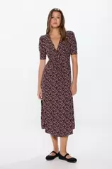 Midi dress with ruched print på tilbud til 22,99 kr. hos Springfield