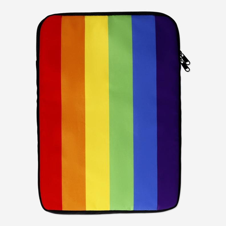 Rainbow sleeve til bærbar computer. 15 tommer på tilbud til 70 kr. hos Flying Tiger