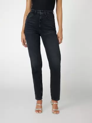 Mom fit denim pant på tilbud til 750 kr. hos Guess