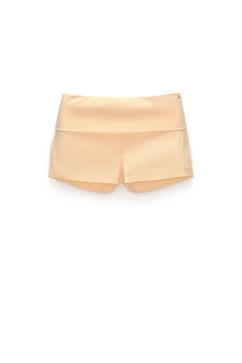 Figursyede shorts med ombuksdetalje i taljen på tilbud til 159 kr. hos Pull & Bear
