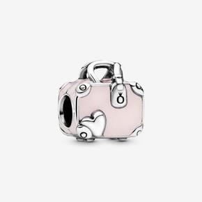 Lyserød Rejsetaske Charm på tilbud til 299 kr. hos Pandora