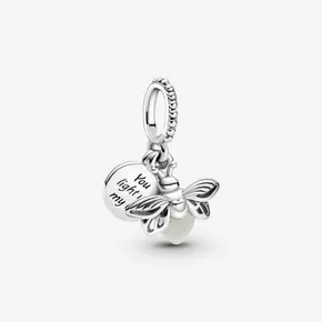 Selvlysende Ildflue Charm med vedhæng på tilbud til 449 kr. hos Pandora