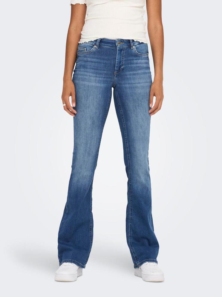 ONLBLUSH MID WAIST FLARED Jeans på tilbud til 379,95 kr. hos Only