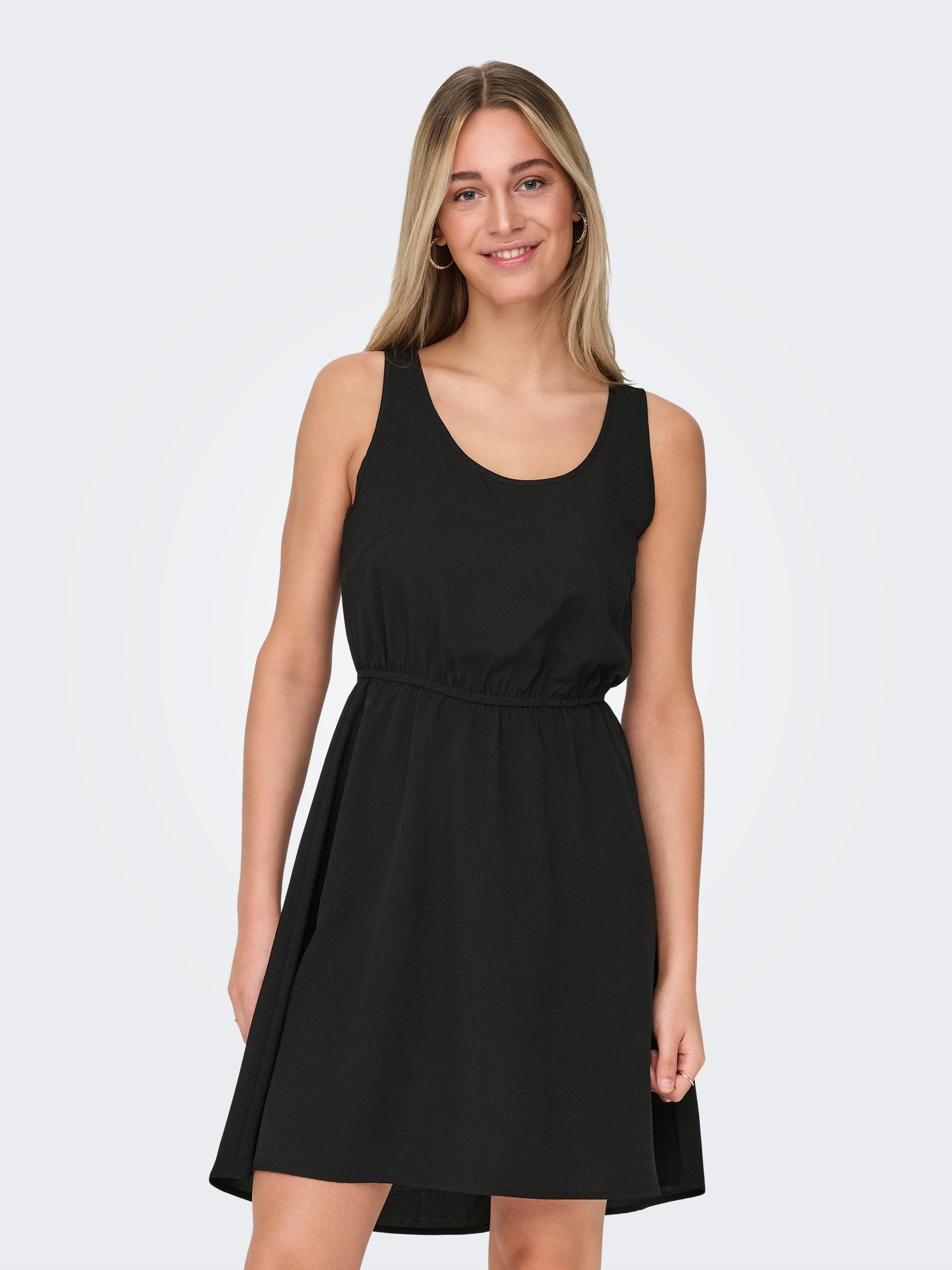 Kort ærmeløs kjole på tilbud til 229,95 kr. hos Only