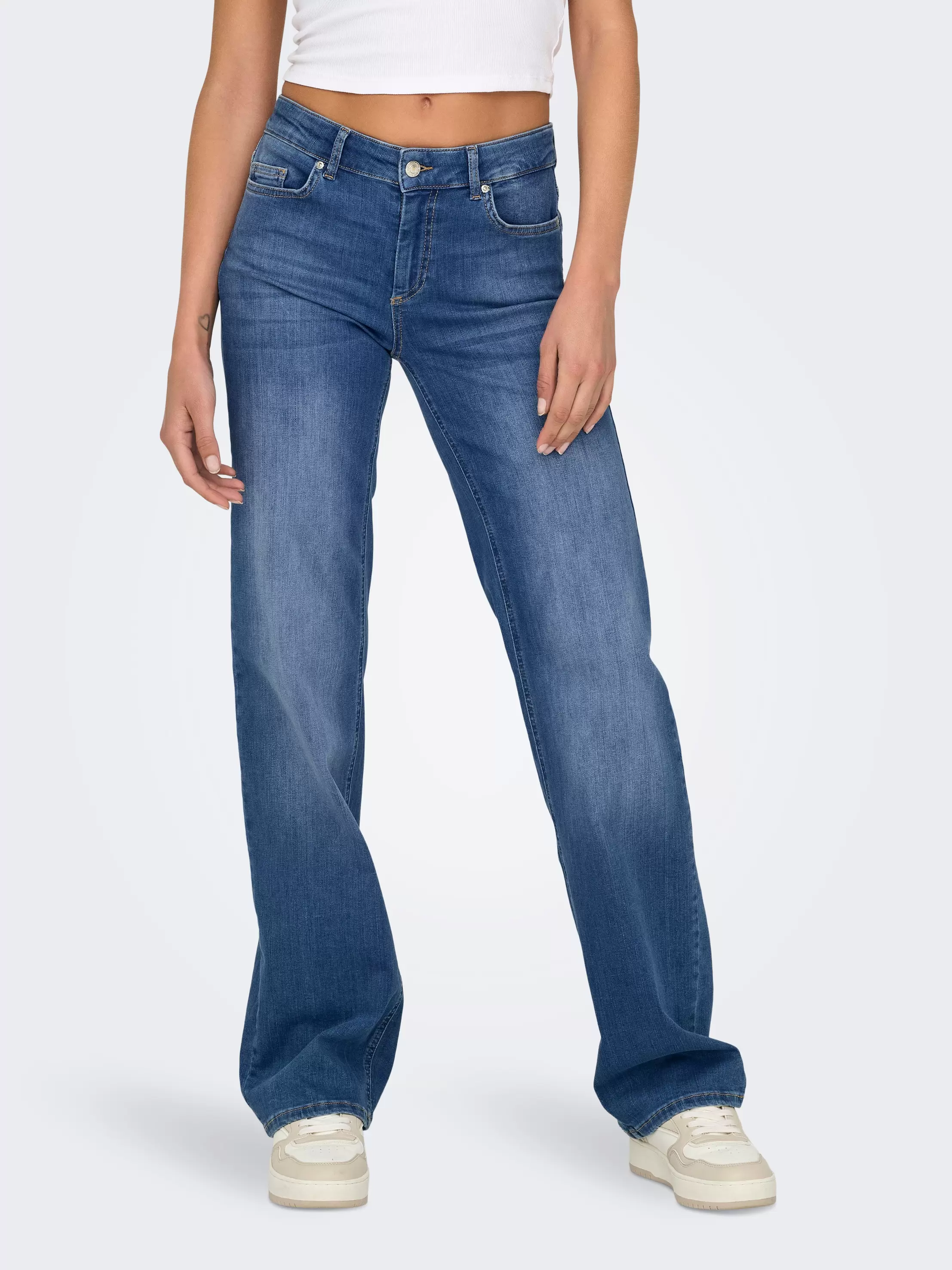 ONLBLUSH Mellemhøj talje Straight fit Jeans på tilbud til 399,95 kr. hos Only