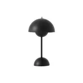 Flowerpot VP9 Portable Table Lamp, matt black på tilbud til 895 kr. hos Illums Bolighus