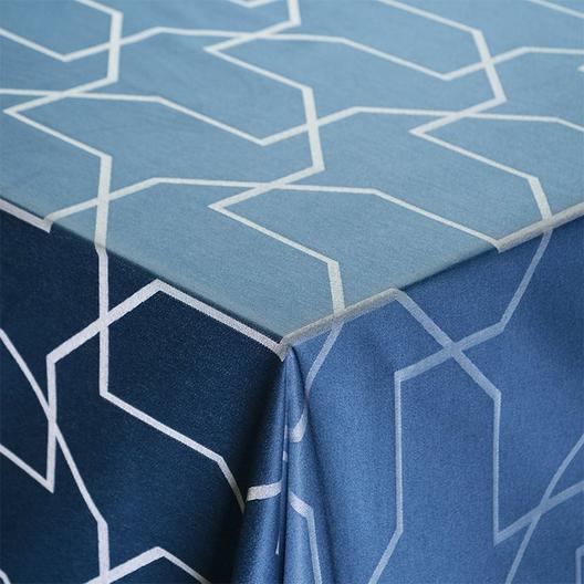 Nordisk Tekstil Metric Damask Dug 140x220 cm Indigo på tilbud til 199,95 kr. hos Kop & Kande