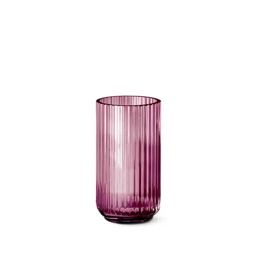 Lyngby vase i glas lilla 20 cm på tilbud til 129,95 kr. hos Kop & Kande