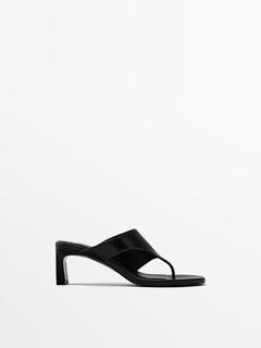 Leather heeled sandals på tilbud til 999 kr. hos Massimo Dutti