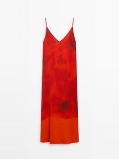 Strappy dress with ombré print på tilbud til 949 kr. hos Massimo Dutti