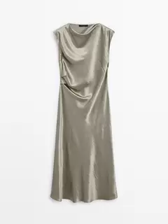 Satin midi dress with cowl neckline på tilbud til 949 kr. hos Massimo Dutti