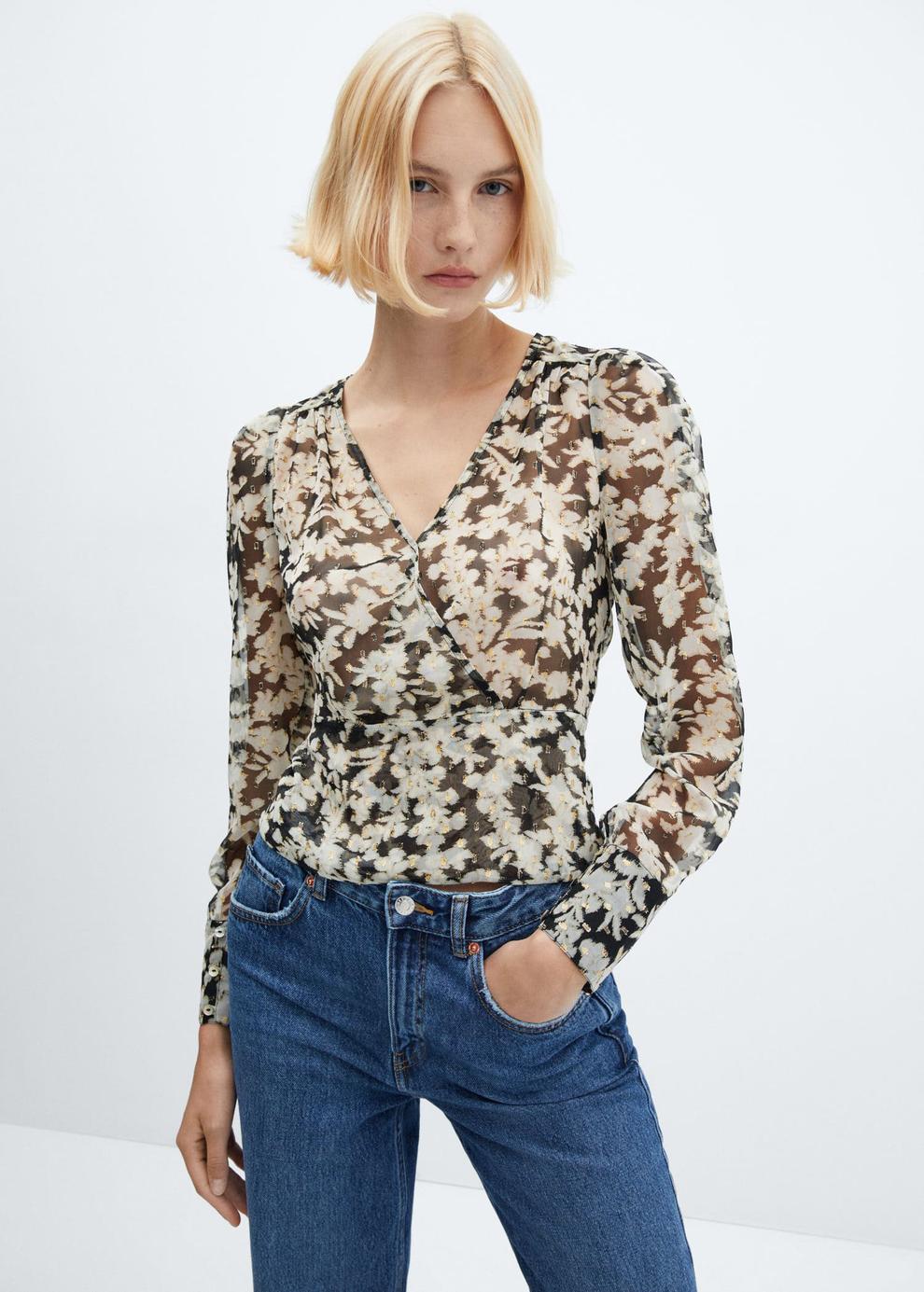 Floral print crossover blouse på tilbud til 199 kr. hos Mango
