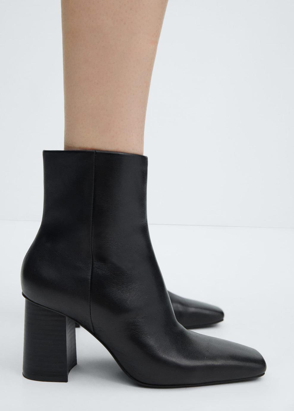 Squared toe leather ankle boots på tilbud til 299 kr. hos Mango
