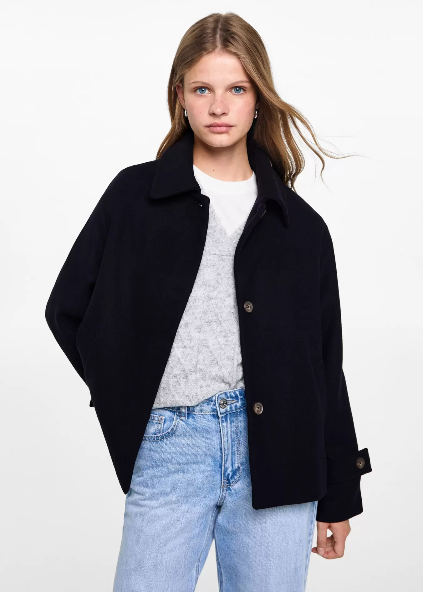 Short cloth coat på tilbud til 599 kr. hos Mango